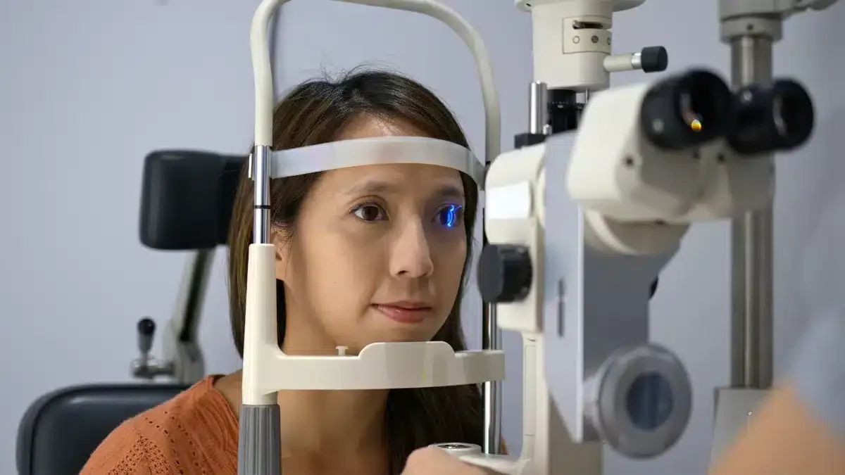 how long between cataract surgery on each eye